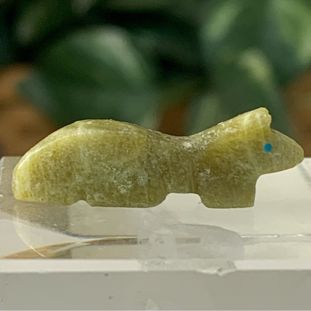 Native American Style Zuni Fox Wolf Fetish Bead Carved Stone Miniature Animal